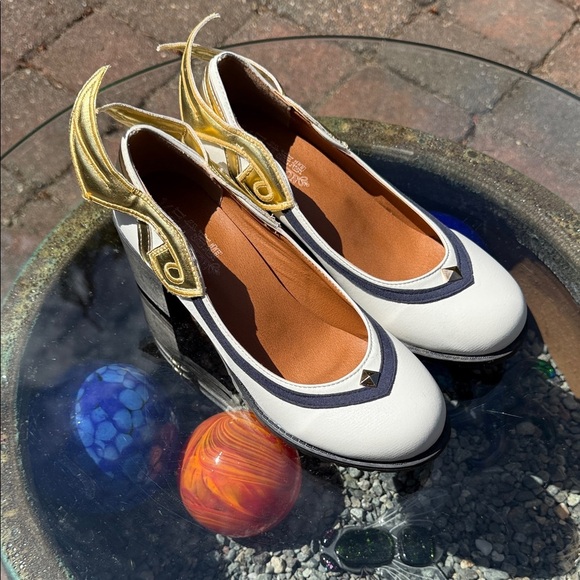 NWOT Chic White and Gold Women's Heels size 39 - Picture 6 of 9